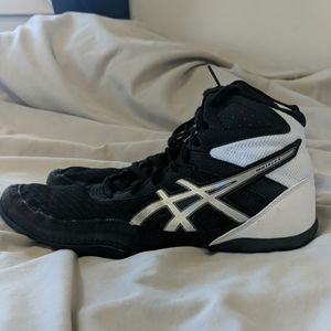 Size 6 youth wrestling shoes